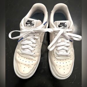 🔥Nike 🔥Air Force 1 White and Blue Sneakers light blue bottom Size Y5